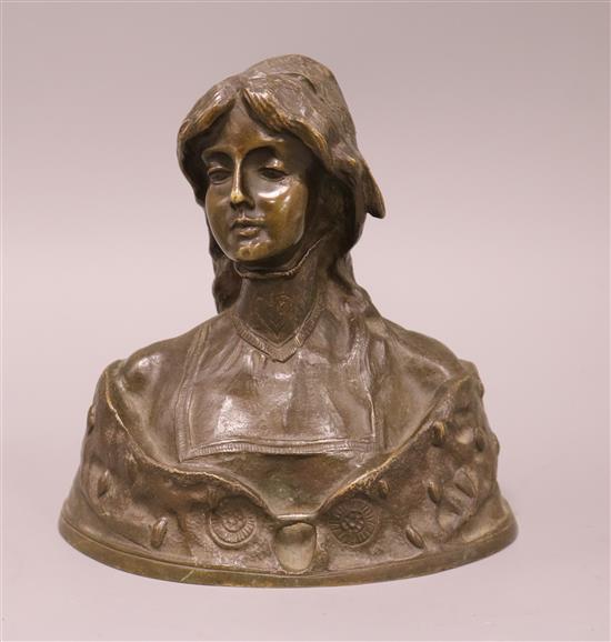 A bronze bust of a lady height 19.5cm